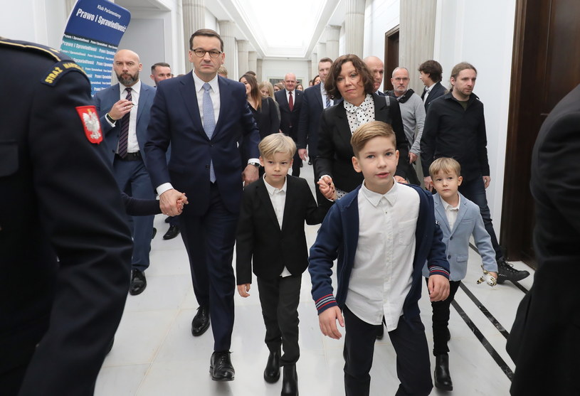 Premier Mateusz Morawiecki wraz z żoną Iwoną Morawiecką i dziećmi w Sejmie /Paweł Supernak /PAP