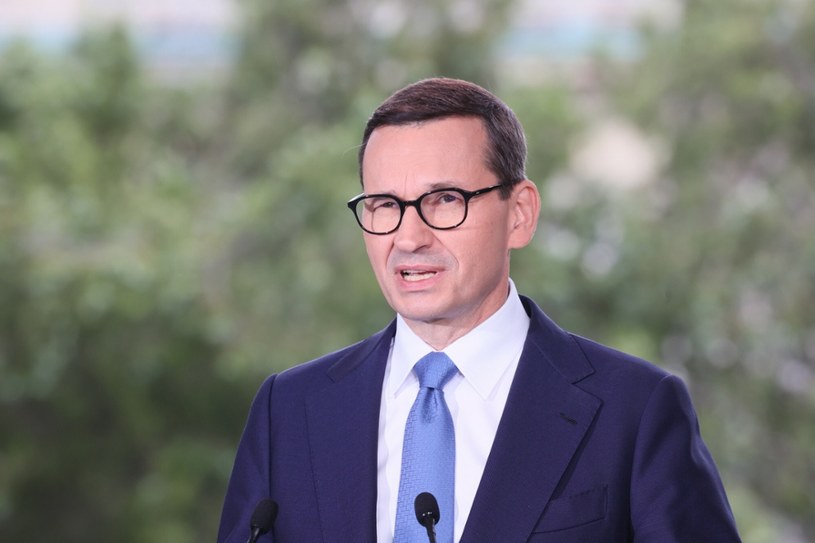 Premier Mateusz Morawiecki wskazuje, że jest nadzieja na obniżkę stóp procentowych jeszcze w 2023 roku /Wojciech Olkuśnik /East News