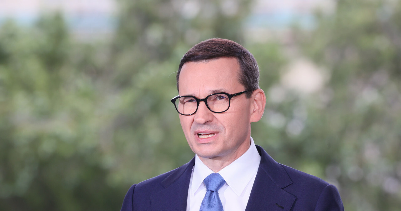 Premier Mateusz Morawiecki wskazuje, że jest nadzieja na obniżkę stóp procentowych jeszcze w 2023 roku /Wojciech Olkuśnik /East News