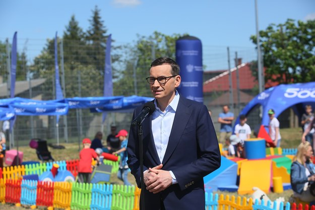 Premier Mateusz Morawiecki wziął udział w pikniku rodzinnym w miejscowości Pogrzybów /	Tomasz Wojtasik /PAP