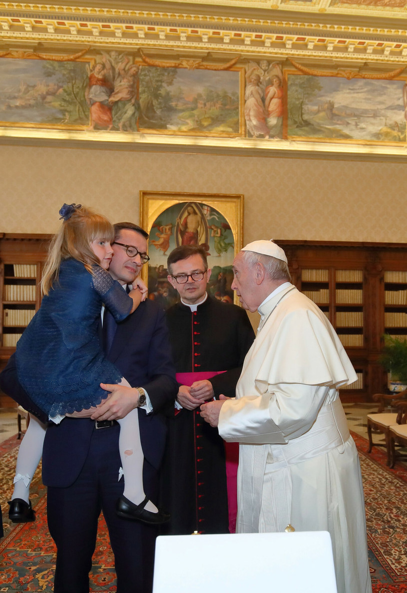 Premier Mateusz Morawiecki z córką i papieżem Franciszkiem /Grzegorz GALAZKA/East News /East News