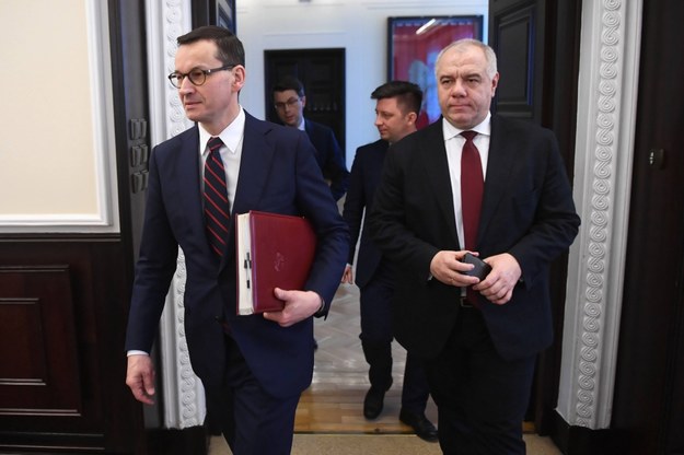 Premier Mateusz Morawiecki (z lewej) i wicepremier Jacek Sasin /Radek Pietruszka /PAP