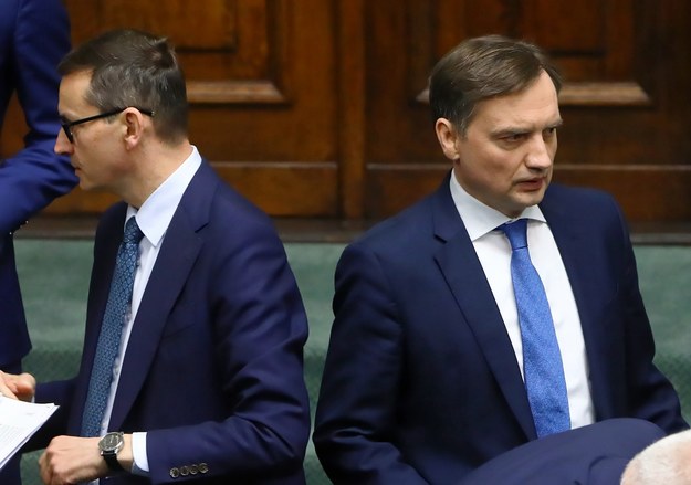 Premier Mateusz Morawiecki (z lewej) i Zbigniew Ziobro /Rafał Guz /PAP