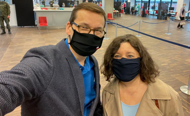 Premier Morawiecki i jego żona zaszczepili się AstrąZenecą