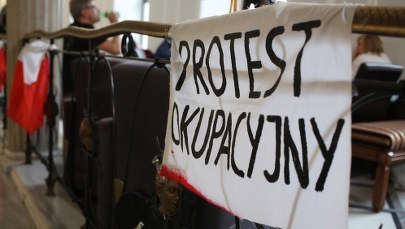 Premier nie spotka się z protestującymi rodzicami