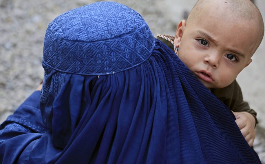 Premier Norwegii Erna Solberg nie wyobraża sobie, żeby zatrudnić kobietę, która nosi hidżab albo burkę /BILAWAL ARBAB /PAP/EPA