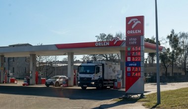 Premier o akcyzie na paliwo. "Nie będziemy robili jakichś wielkich manewrów"