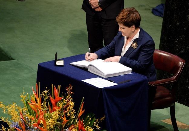 Premier podpisała Pakt Klimatyczny /AFP