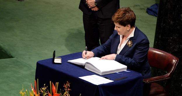 Premier podpisała Pakt Klimatyczny /AFP