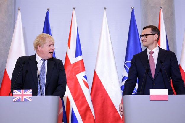 Premier Polski Mateusz Morawiecki oraz premier Wielkiej Brytanii Boris Johnson podczas wspólnej konferencji prasowej. /Shutterstock