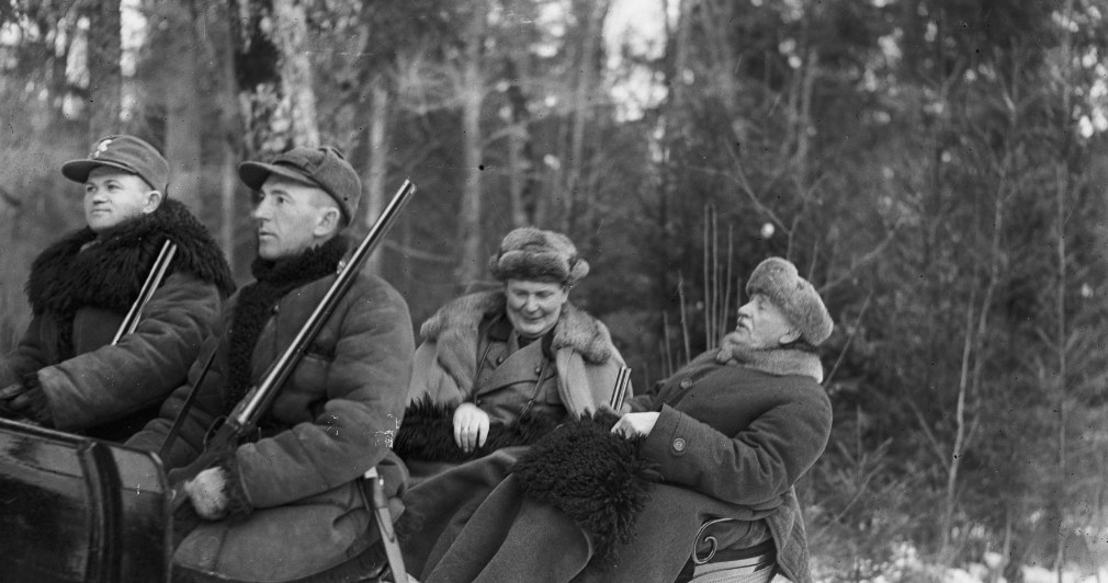 Premier Prus Hermann Goring i prezydent RP Ignacy Mościcki w saniach w drodze na polowanie. Zdjęcie z 1938 roku /Z archiwum Narodowego Archiwum Cyfrowego