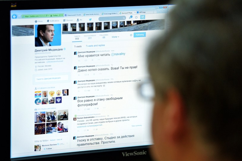 Premier Rosji, a konkretnie jego konto w serwisie Twitter, padł ofiarą hakerów /AFP