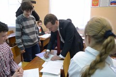 Premier Rosji z "gospodarską wizytą" na Krymie