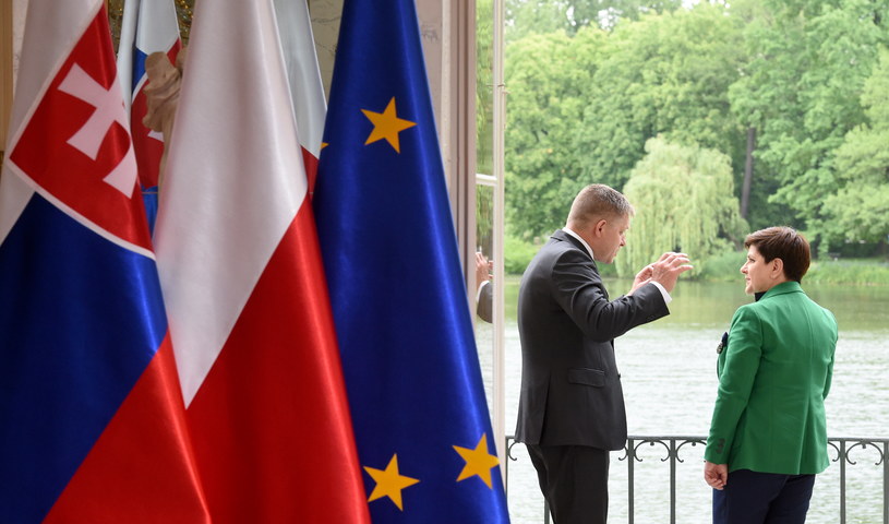Premier RP Beata Szydło i premier Słowacji Robert Fico podczas spotkania w Pałacu na Wyspie w Łazienkach Królewskich /Radek Pietruszka /PAP