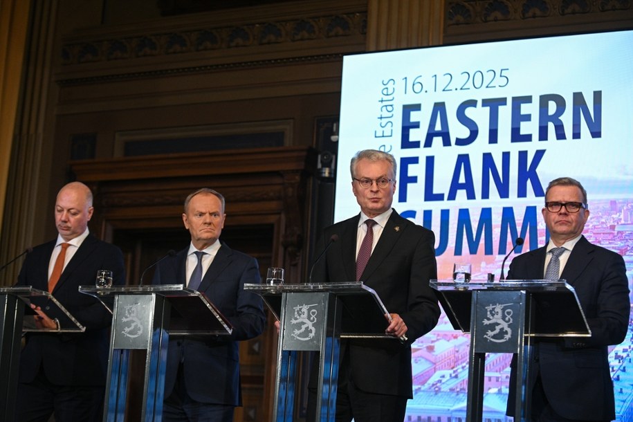 Premier RP Donald Tusk (2L), premier Bułgarii Rosen Żelazkow (L), premier Finlandii Petteri Orpo (P) i prezydent Litwy Gitanas Nauseda (2P) na konferencji prasowej w ramach Szczytu Wschodniej Flanki w Helsinkach /Marcin Obara