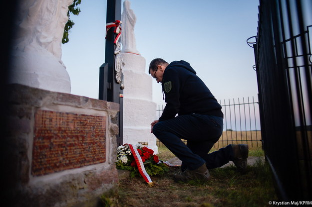 Premier RP Mateusz Morawiecki oddał hołd pamięci ofiarom Rzezi Wołyńskiej /Krystian Maj/KPRM /PAP