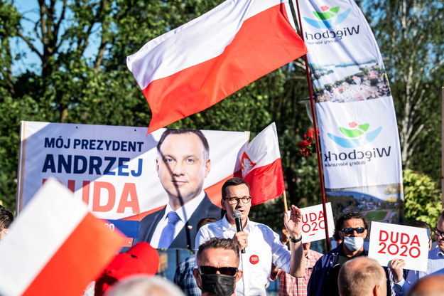 Premier RP Mateusz Morawiecki  podczas spotkania z mieszkańcami w Więcborku /\Tytus Żmijewski /PAP