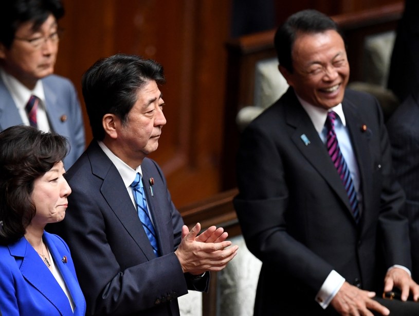 Premier Shinzo Abe po podjęciu decyzji o rozwiązaniu Izby Reprezentantów /TOSHIFUMI KITAMURA /AFP