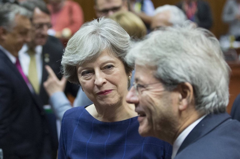 Premier Theresa May z premier Włoch Paolo Gentilonim /OLIVER HOSLET /PAP/EPA