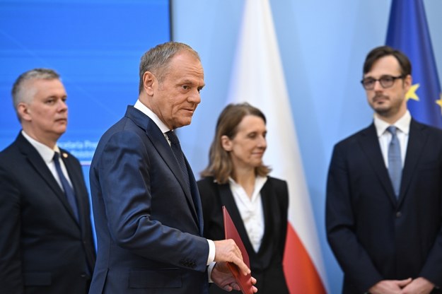 Premier Tusk i jego nowi ministrowie /Radek Pietruszka /PAP