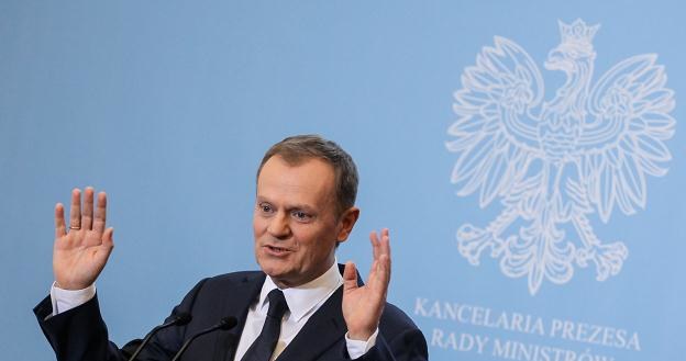 Premier Tusk podczas konferencji prasowej /PAP