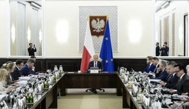 Premier uderzył w prezydenta za ceny paliw. "Cios dla polskich kierowców"