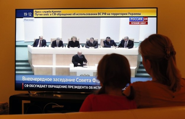 Premier Ukrainy Arsenij Jaceniuk ostrzegał Rosję przed wywołaniem wojny. /YURI KOCHETKOV /PAP/EPA