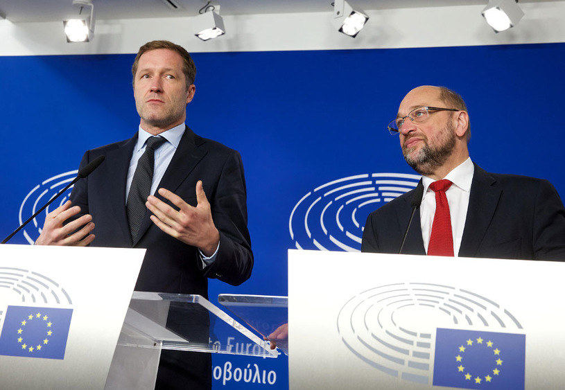 Premier Walonii Paul Magnette i szef Parlamentu Europejskiego Martin Schulz /AFP