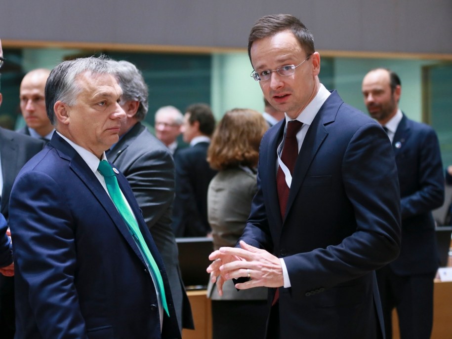 Premier Węgier Viktor Orban i minister Peter Szijjarto /OLIVIER HOSLET /PAP/EPA