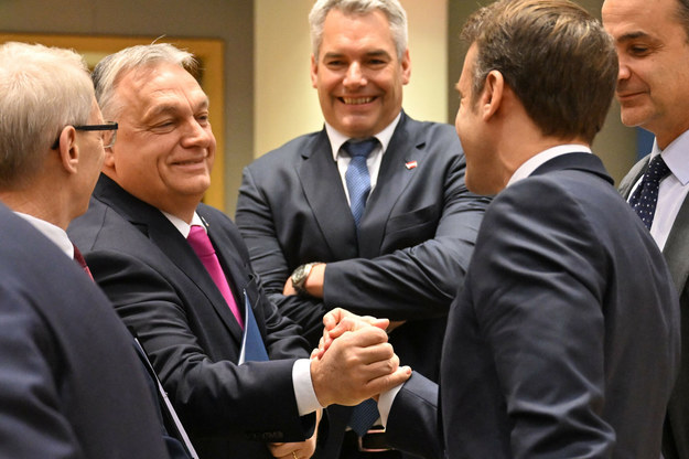 Premier Węgier Viktor Orban i prezydent Francji Emmanuel Macron. /MIGUEL MEDINA /East News