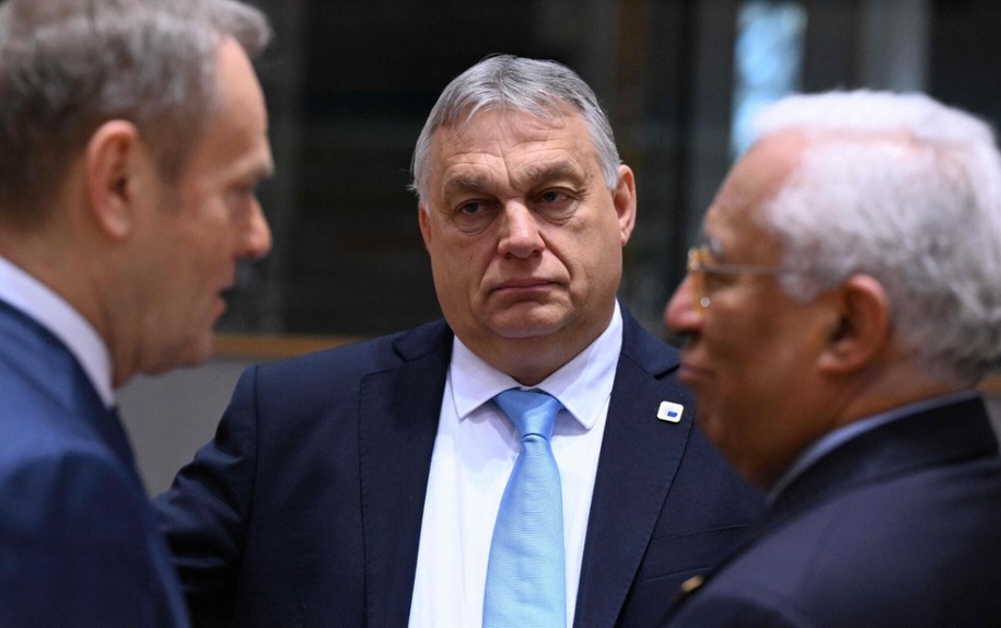 Premier Węgier Viktor Orban spoglądający na Donalda Tuska (zdjęcie z marca 2024 r.) /JOHN THYS/AFP /East News