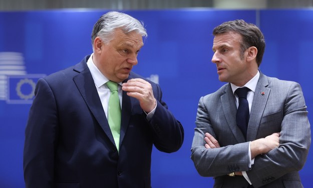 Premier Węgier Viktor Orban (z lewej) i prezydent Francji Emmanuel Macron na szczycie UE /OLIVIER HOSLET /PAP/EPA