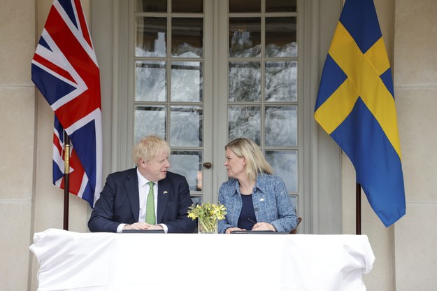 Premier Wielkiej Brytanii Boris Johnson oraz premier Szwecji Magdalena Andersson /CHRISTINE OLSSON  /PAP/EPA