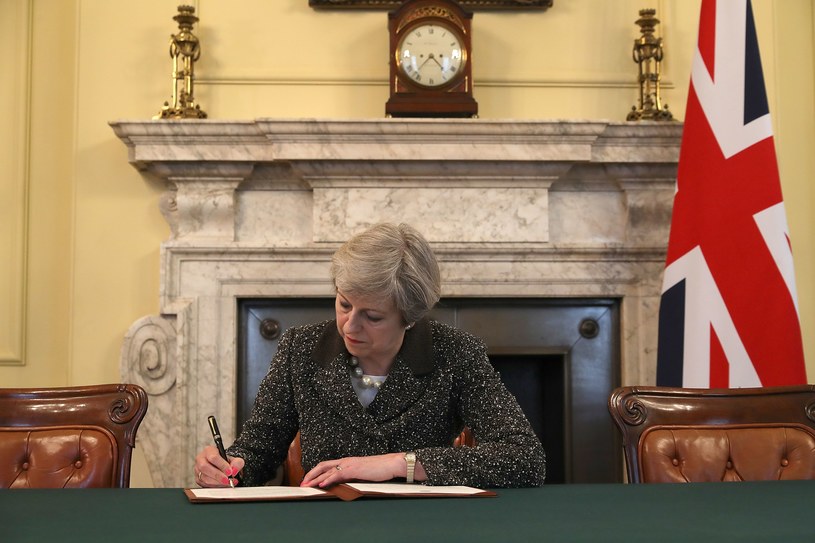 Premier Wielkiej Brytanii podpisała historyczny dokument /Christopher Furlong /AFP