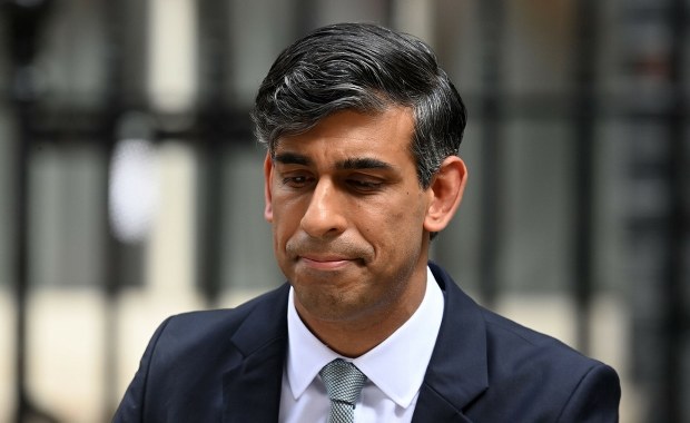 Premier Wielkiej Brytanii przeprasza i rezygnuje