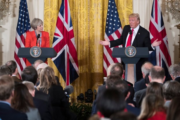Premier Wielkiej Brytanii Theresa May i prezydent USA Donald Trump /SHAWN THEW    /PAP/EPA