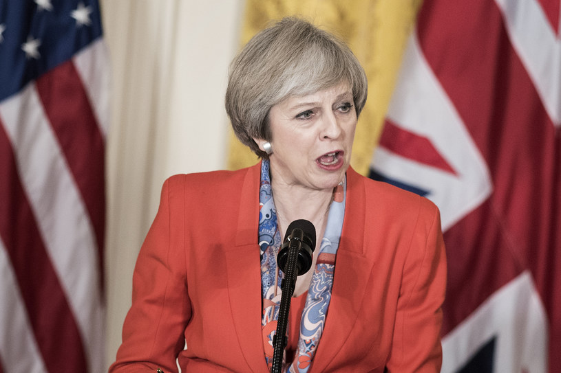 Premier Wielkiej Brytanii Theresa May, według tygodnika, wprowadziła kraj na "drogę miękkiego brexitu" /Brendan Smialowski /AFP