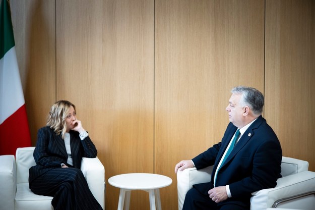 Premier Włoch Giorgia Meloni i premier Węgier Viktor Orban podczas spotkania w Brukseli. /ZOLTAN FISCHER/HUNGARIAN PRIME MINISTER'S PRESS OFFICE/HANDOUT /PAP/EPA