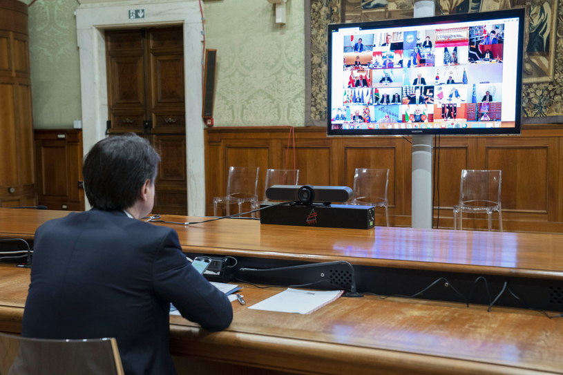 Premier Włoch podczas wideokonferencji z liderami innych państw /PAP/EPA