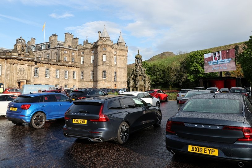 Premiera "Cruelli" w Szkocji odbyła się w postaci kina samochodowego /Chris Jackson - WPA Pool/Getty Images /Getty Images