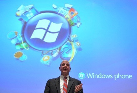 Premiera Windows Mobile 6.5 w Paryżu - Steve Ballmer, prezes Microsoft, zachwala system /AFP