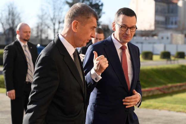 Premierzy Andrej Babisz i Mateusz Morawiecki /Ondrej Deml /PAP/CTK