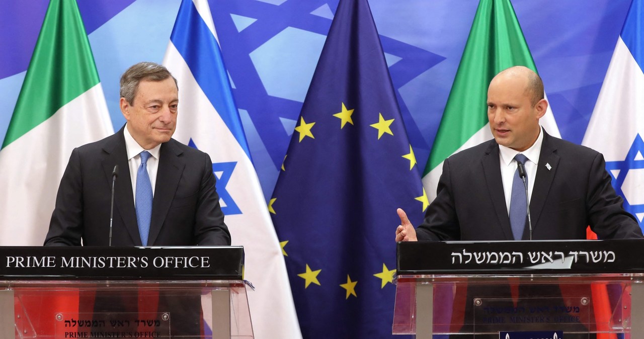 Premierzy Mario Draghi i Naftali Benet /AFP