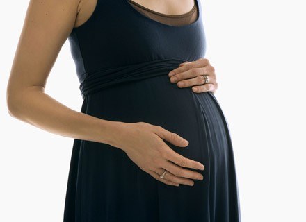 Preparaty żelaza podawane przy anemii ciążowej, mogą spowodować zaparcia /ThetaXstock