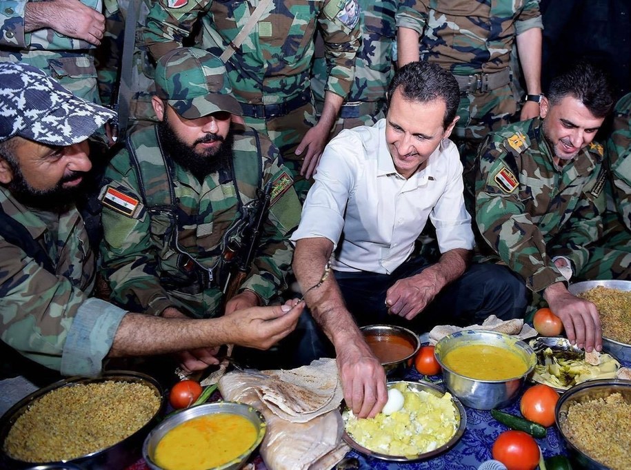 Prezedent Syrii  Baszar el-Asad (w białej koszuli) /PAP/Abaca