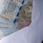 Prezent komunijny a urząd skarbowy. Sprawdź, od jakiej kwoty trzeba zapłacić podatek