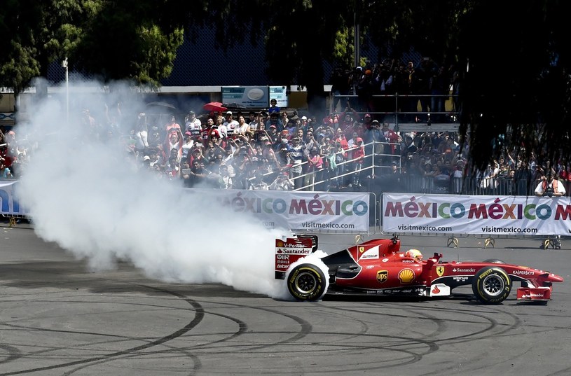 Prezentacja bolidu przez Estebana Gutierreza w Meksyku /AFP