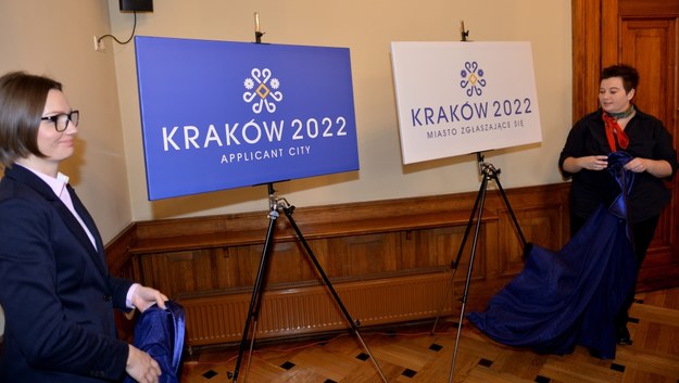 Prezentacja logotypu Krakowa jako miasta zgłaszającego się do organizacji Zimowych Igrzysk Olimpijskich w 2022 roku /Jacek Bednarczyk /PAP