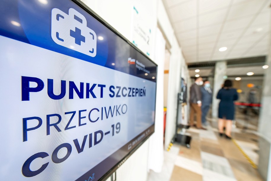 Prezentacja Pilotażowego Punktu Szczepień Powszechnych na Uniwersytecie Technologiczno-Przyrodniczym im. Jana i Jędrzeja Śniadeckich w Bydgoszczy / 	Tytus Żmijewski    /PAP
