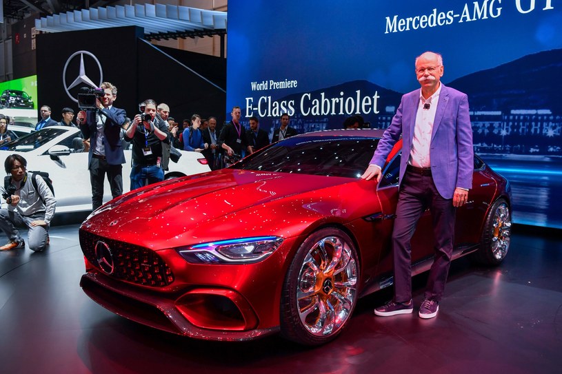 Prezes Daimlera w Genewie m.in. zaprezentował najnowszy prototyp Mercedesa /AFP